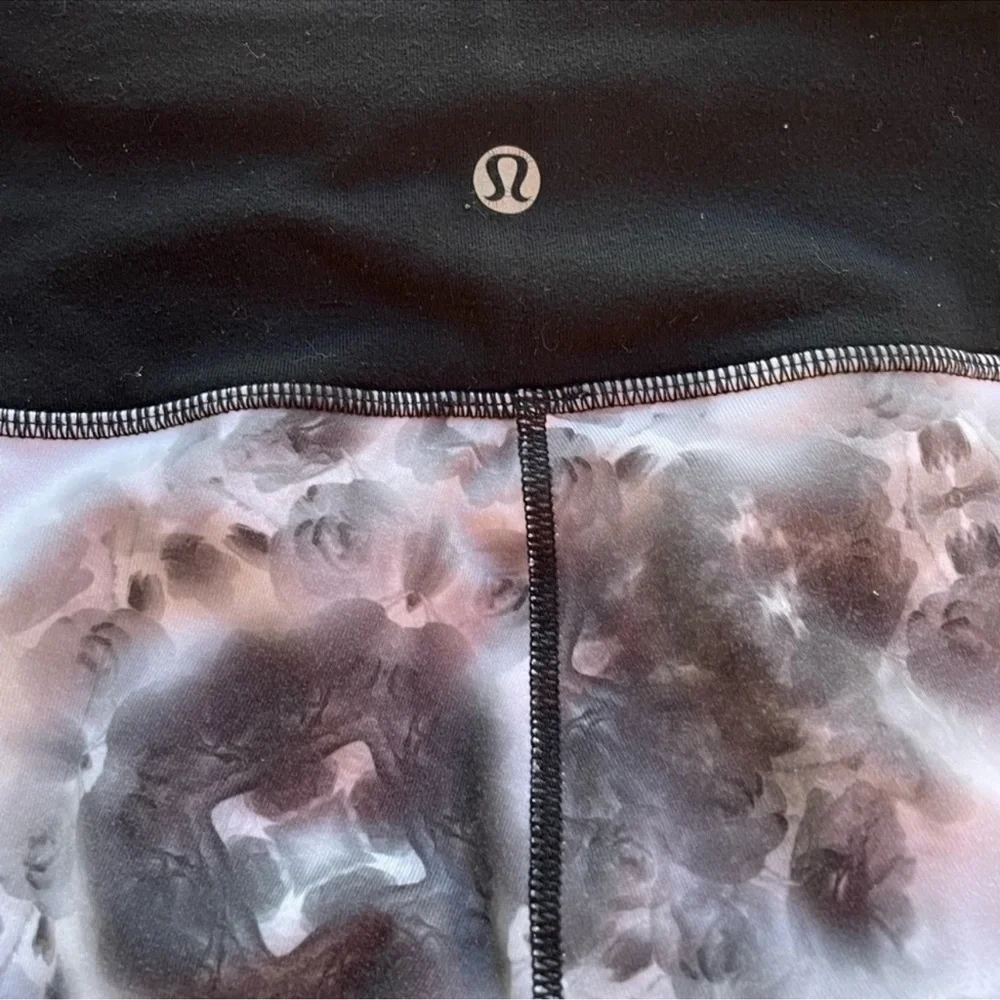 LULULEMON black floral cropped leggings